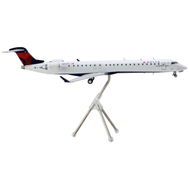 Bombardier CRJ900 Commercial Aircraft "Delta Air Lines - Delta Connection" (N800SK) White with Blue and Red Tail "Gemini 200" Series 1/200 Diecast Model Airplane by GeminiJets - GeminiJets - ModelCars.com
