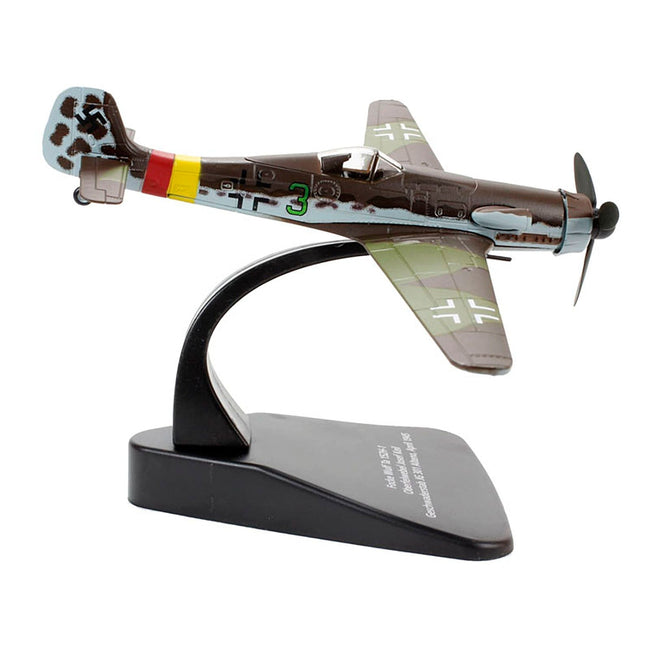 Focke-Wulf Ta 152 H-1 Fighter Plane Pilot: Oberfelwebel Josef Keil Geschwaderstab JG 301 Alteno April (1945) "Oxford Aviation" Series 1/72 Diecast Model Airplane by Oxford Diecast-Oxford Diecast-ModelCars.com
