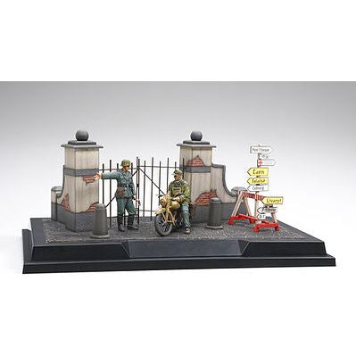 German Field MP Normandy 1944 This is the Tamiya 1/35 scale German Field MP Normandy 1944 plastic model military diorama kit. - Tamiya - ModelCars.com