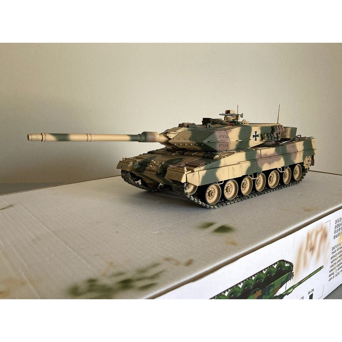 Hobby Boss 1/35 German Leopard 2 A4 tank 82401-Hobby Boss-ModelCars.com