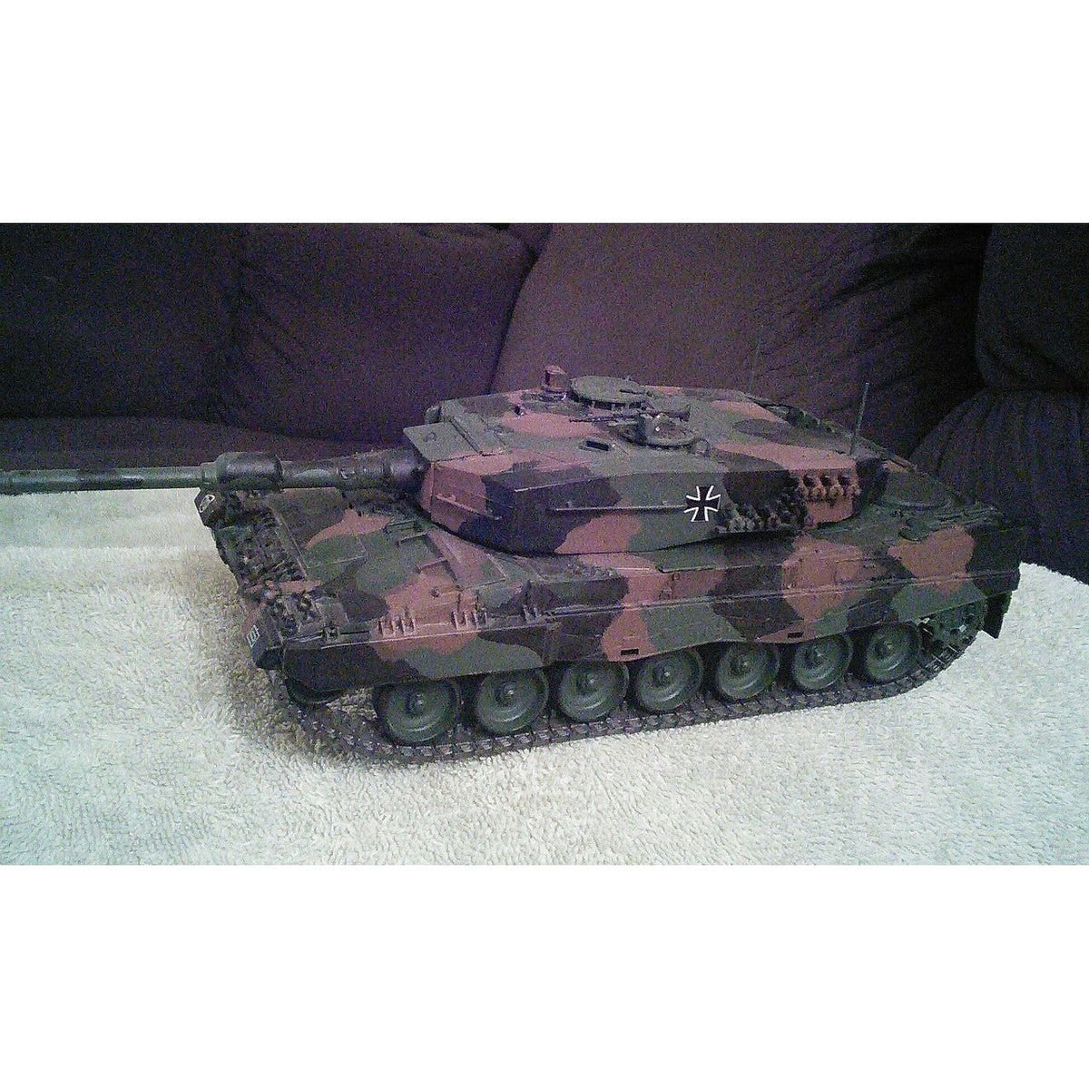 Hobby Boss 1/35 German Leopard 2 A4 tank 82401-Hobby Boss-ModelCars.com