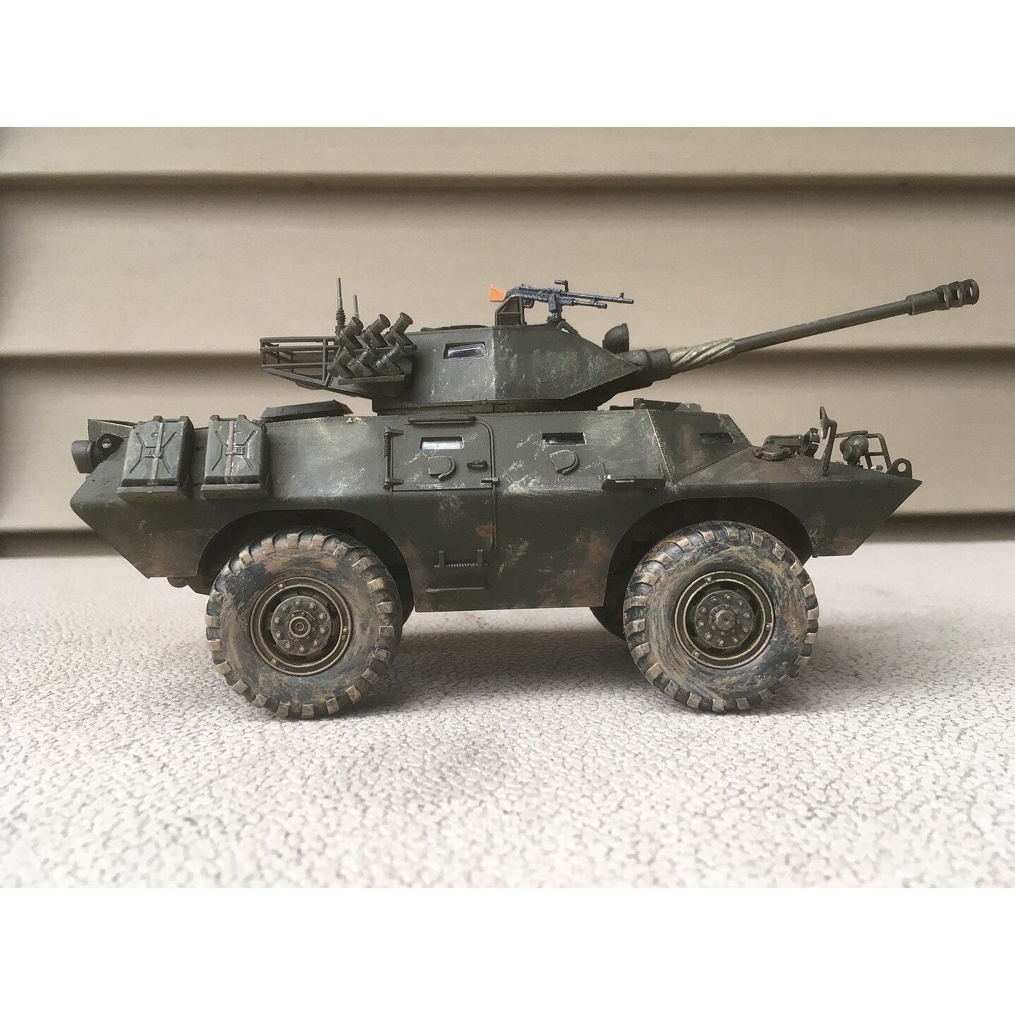 Hobby Boss 1/35 V - 150 Commando w/20mm cannon 82420 - Heartland - ModelCars.com