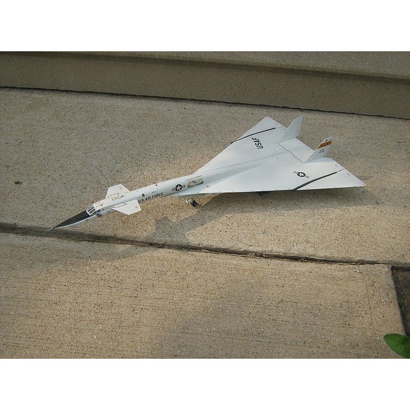 Italeri 1/72 XB-70 Valkyrie – ModelCars.com