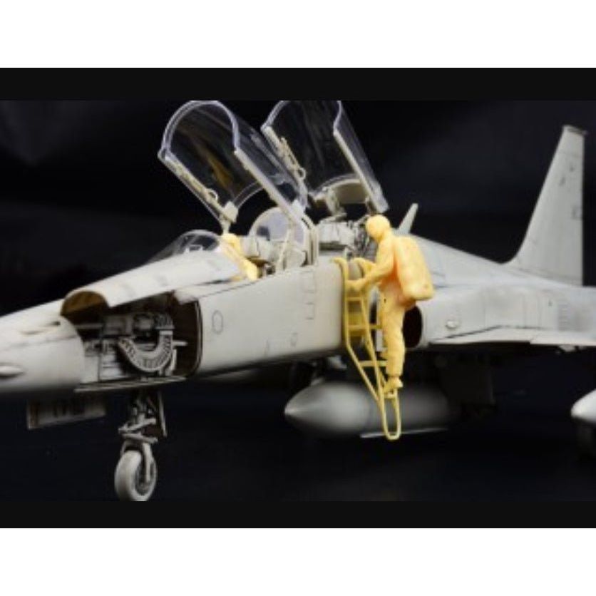 Kitty Hawk 1/32 F - 5F Tiger II Fighter - Heartland - ModelCars.com