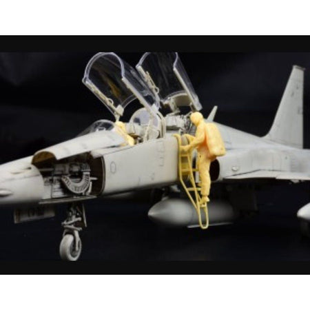 Kitty Hawk 1/32 F - 5F Tiger II Fighter - Heartland - ModelCars.com