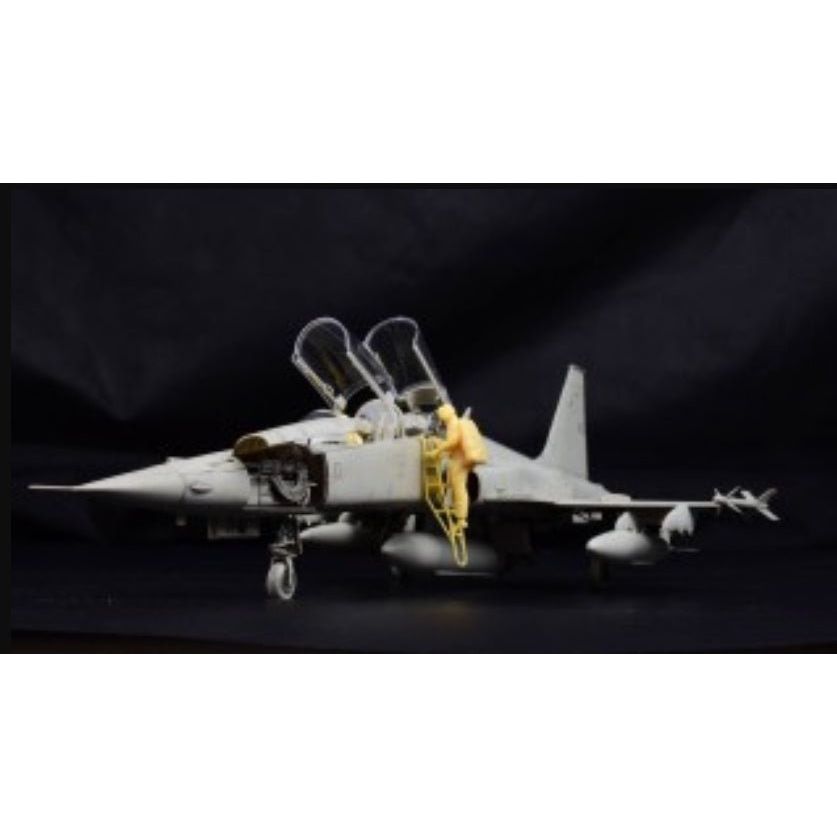 Kitty Hawk 1/32 F - 5F Tiger II Fighter - Heartland - ModelCars.com