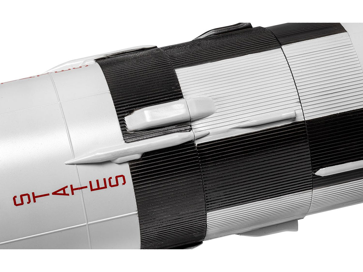 Level 3 Model Kit NASA Saturn V Rocket Gift Set 1/144 Plastic Model Kit by Airfix-Airfix-ModelCars.com