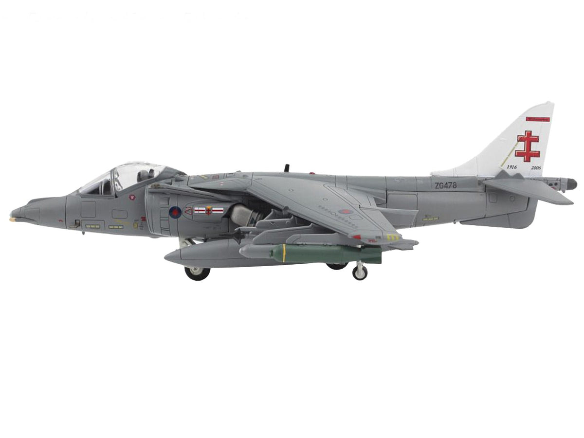 McDonnell Douglas AV-8B/British Harrier II GR.9A Aircraft "41 (R) Squadron RAF Coningsby Air Base" (2006) Royal Air Force "Air Power Series" 1/72 Diecast Model by Hobby Master-Hobby Master-ModelCars.com