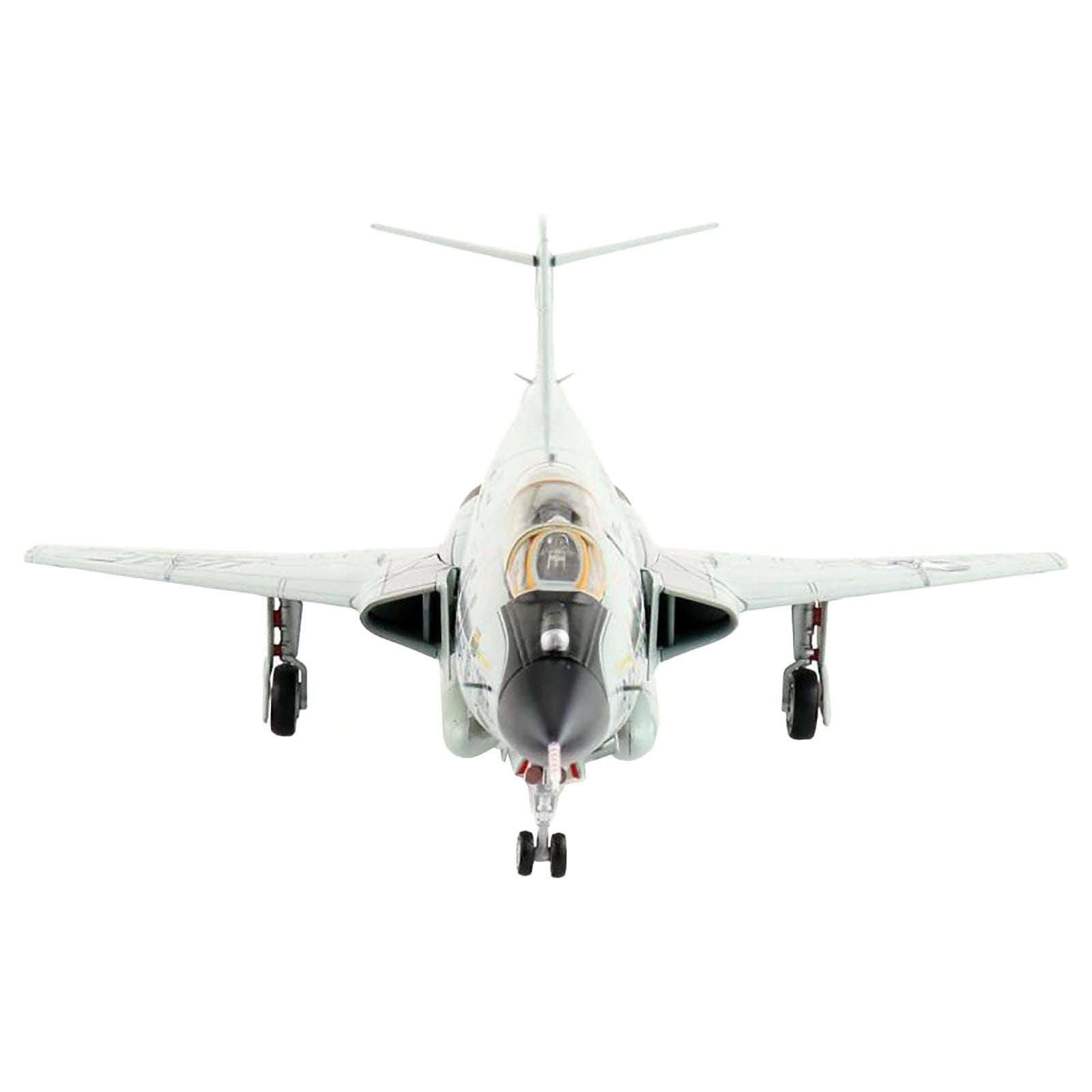 McDonnell F - 101B Voodoo Fighter Aircraft "World Champs 65 62nd Fighter Squadron K. I. Sawyer Air Force Base" United States Air Force "Air Power Series" 1/72 Diecast Model by Hobby Master - Hobby Master - ModelCars.com