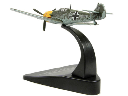 Messerschmitt Bf 109E-4 Fighter Plane Pilot: Hauptmann Wolfgang Lippert GrpKdr II/JG 27 (1940) "Oxford Aviation" Series 1/72 Diecast Model Airplane by Oxford Diecast-Oxford Diecast-ModelCars.com