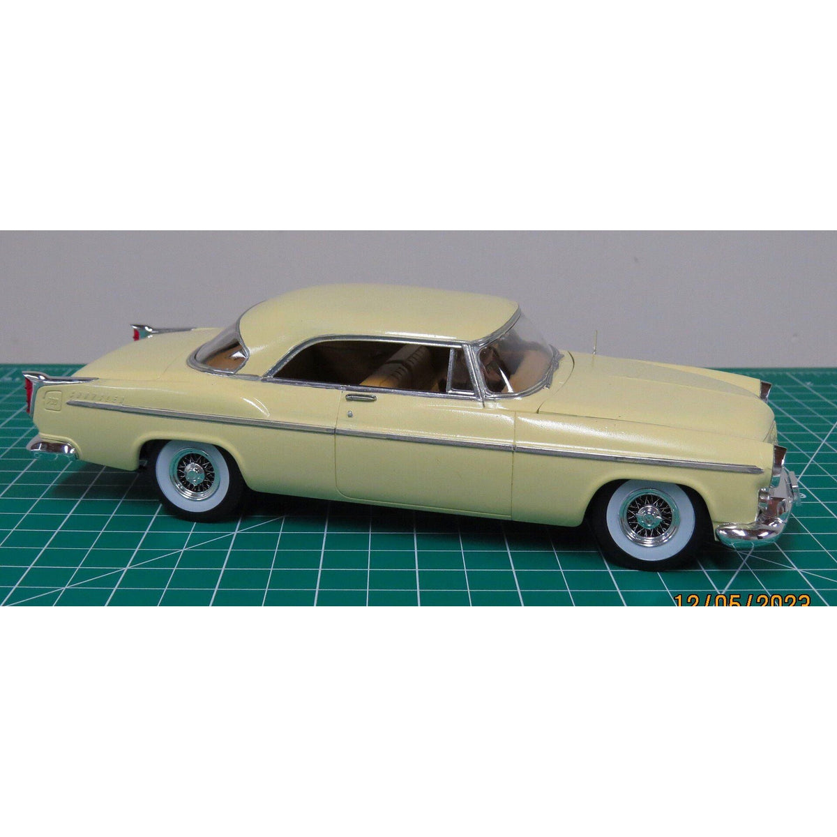 Moebius 1201 1955 Chrysler 300 1/25 scale-Moebius-ModelCars.com