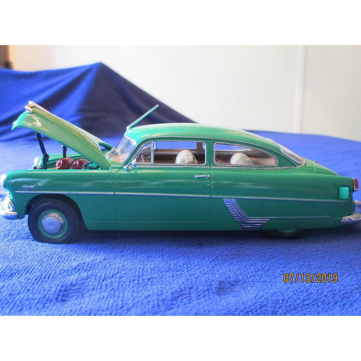Moebius 1214 1954 Hudson Hornet Special 1/25 scale-Moebius-ModelCars.com