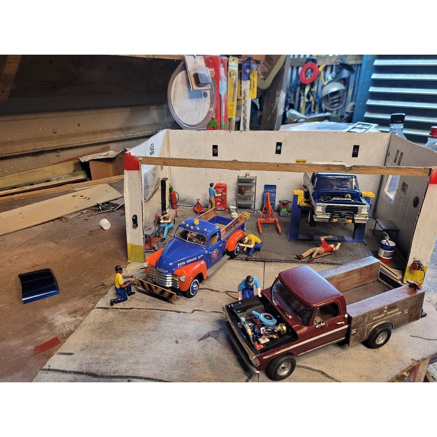 Moebius 1239 1967 Ford F100 Service Bed Pickup 1/25th scale - Moebius - ModelCars.com