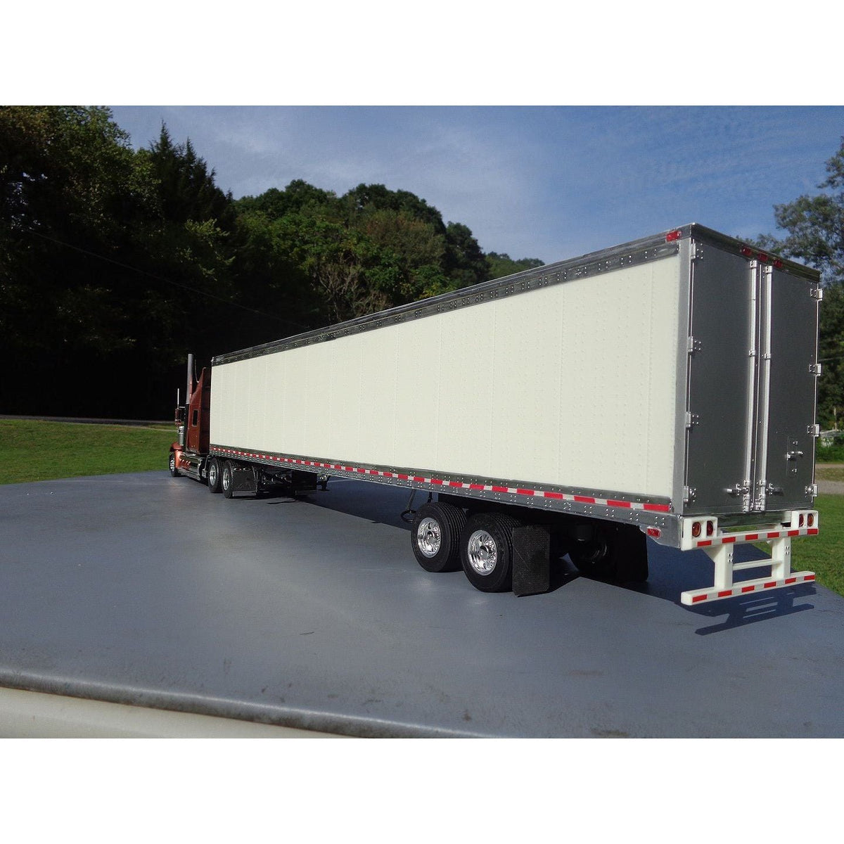 Moebius 1303 53' Smoothside Trailer 1/25 scale-Moebius-ModelCars.com