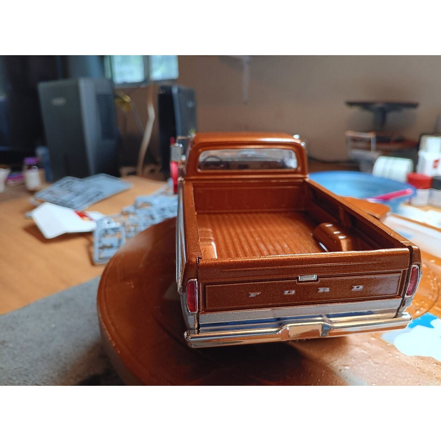 Moebius 1972 Ford F - 250 4x4 With Snow Plow 1/25 Scale Model Kit - Moebius - ModelCars.com