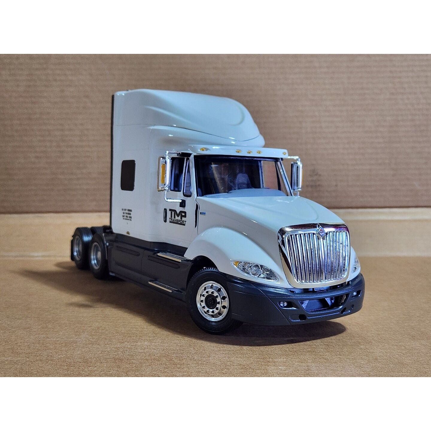Moebius 2010 International ProStar 1/25 Scale Model Kit - Moebius - ModelCars.com