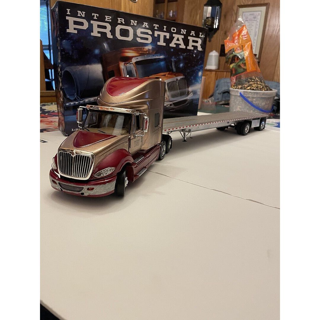Moebius 2010 International ProStar 1/25 Scale Model Kit-Moebius-ModelCars.com