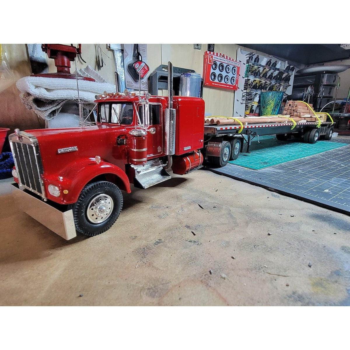 Moebius 48' Flatbed Trailer w/Cambered Deck 1/25 Scale Model Kit-Moebius-ModelCars.com