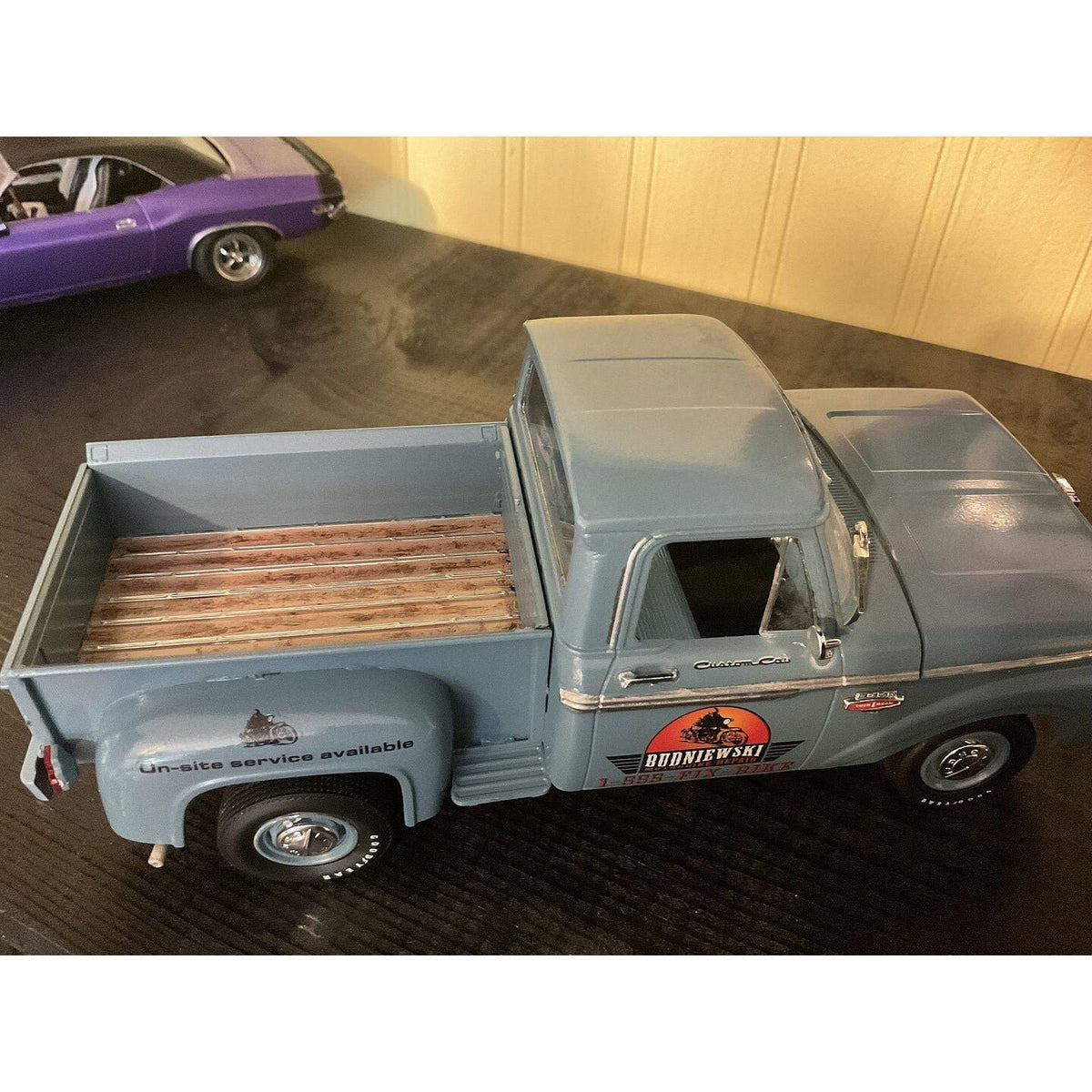 Moebius Model 1/25 1966 Ford F-100 Flareside Pick-Moebius-ModelCars.com