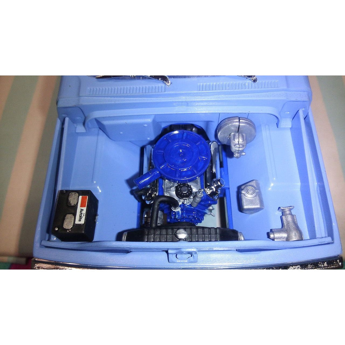 Moebius Model 1/25 1972 Ford Sport Custom Model Kit - Moebius - ModelCars.com