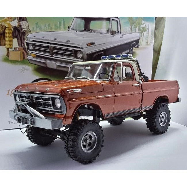 Moebius Model 1/25 1972 Ford Sport Custom Model Kit - Moebius - ModelCars.com