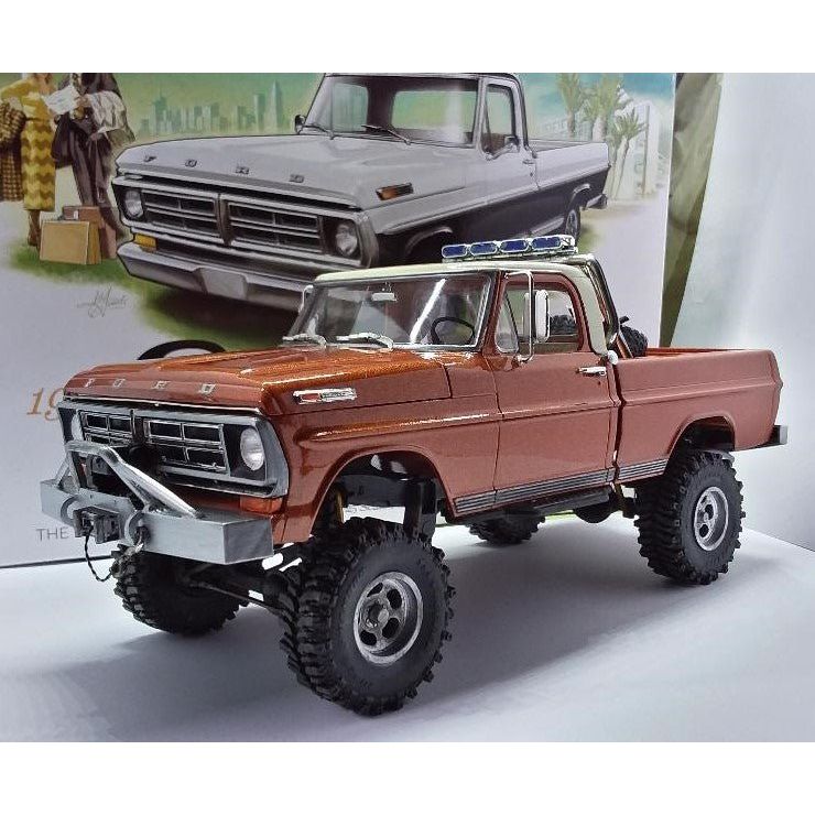 Moebius Model 1/25 1972 Ford Sport Custom Model Kit-Moebius-ModelCars.com