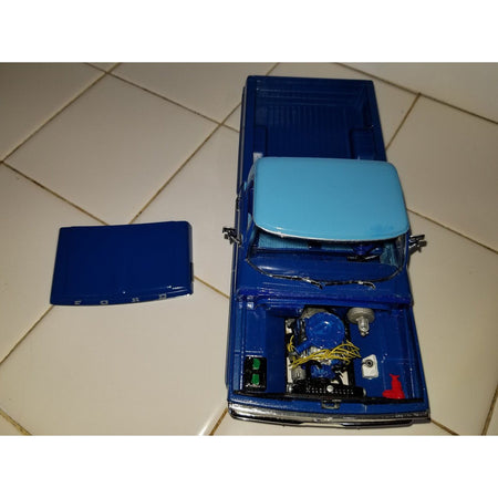 Moebius Model 1/25 1972 Ford Sport Custom Model Kit - Moebius - ModelCars.com