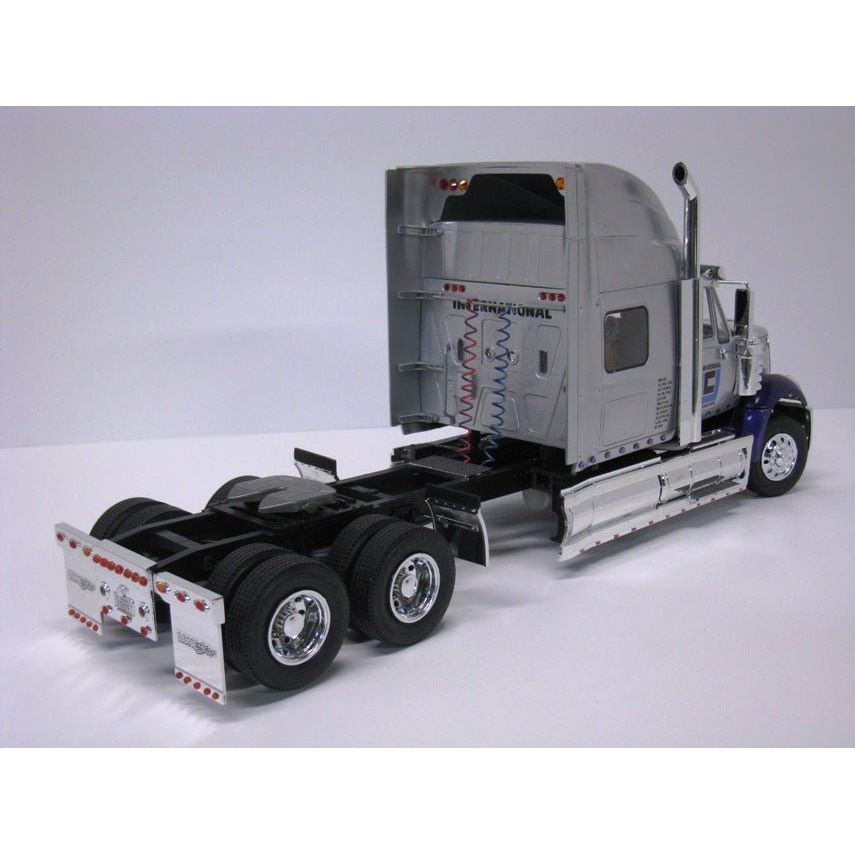 Moebius Model 1/25 2010 International Lonestar Semi Tractor Model Kit