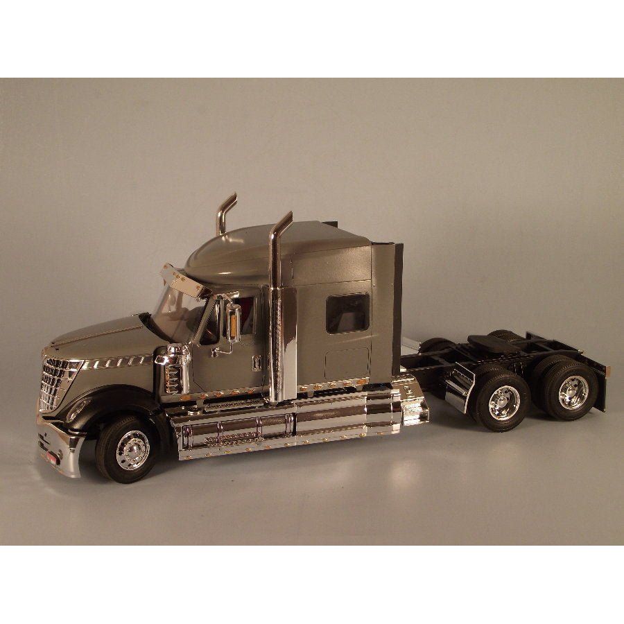 Moebius Model 1/25 2010 International Lonestar Semi Tractor Model Kit