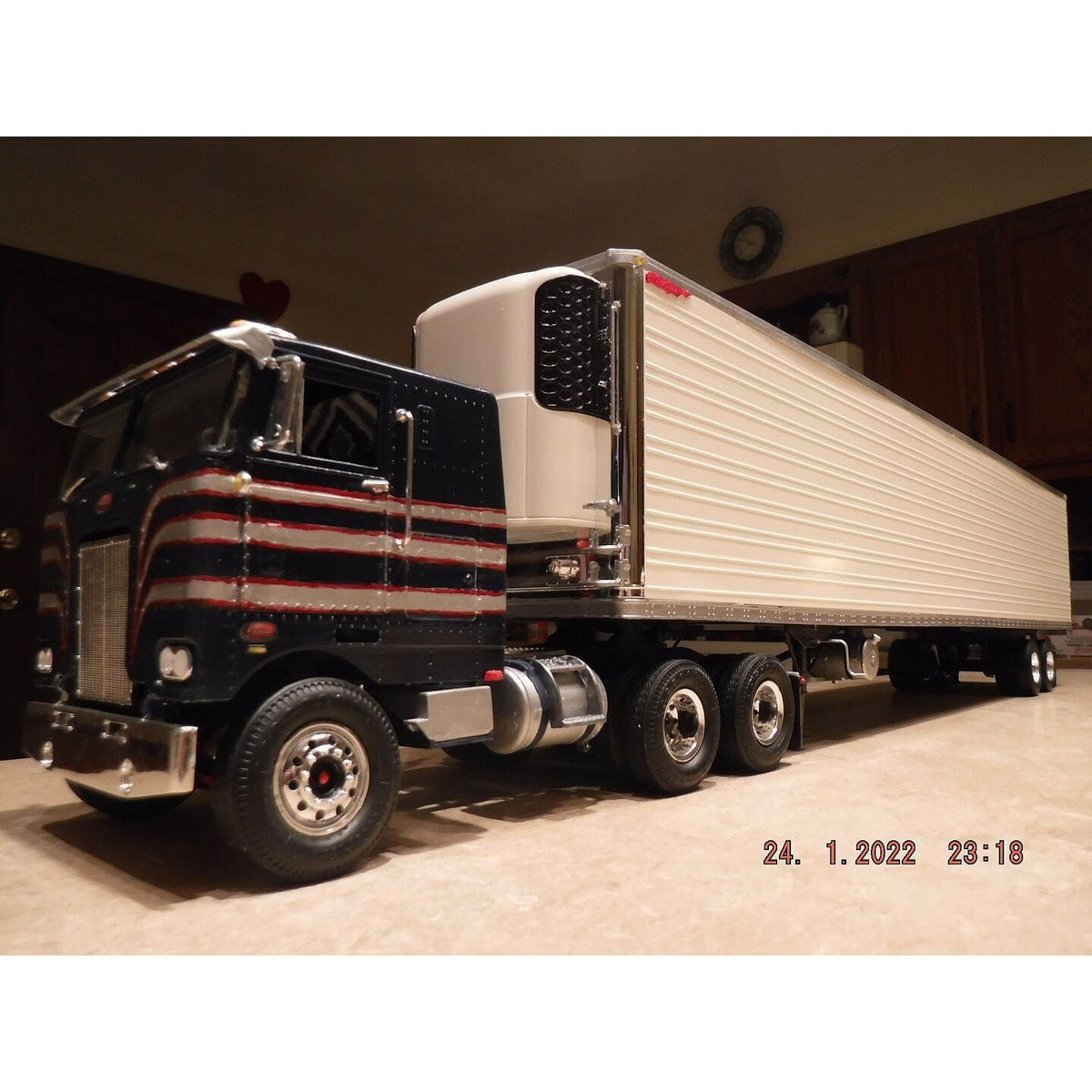 Moebius Model 1/25 53' Trailer w/Reefer Option-Moebius-ModelCars.com