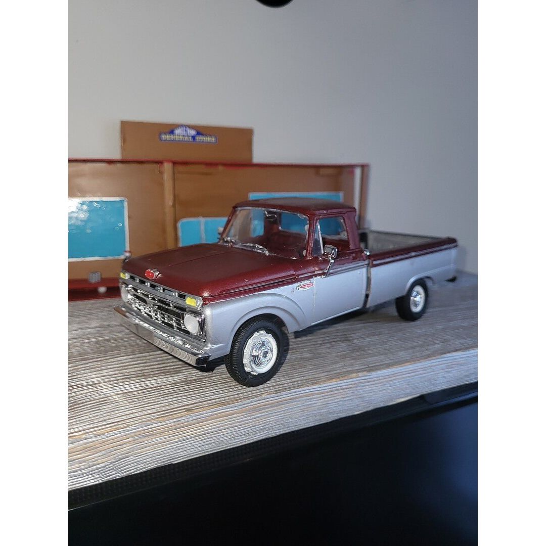 Moebius Model 1/25 Scale 1966 Ford F100 Custom Cab 4x4 - Moebius - ModelCars.com