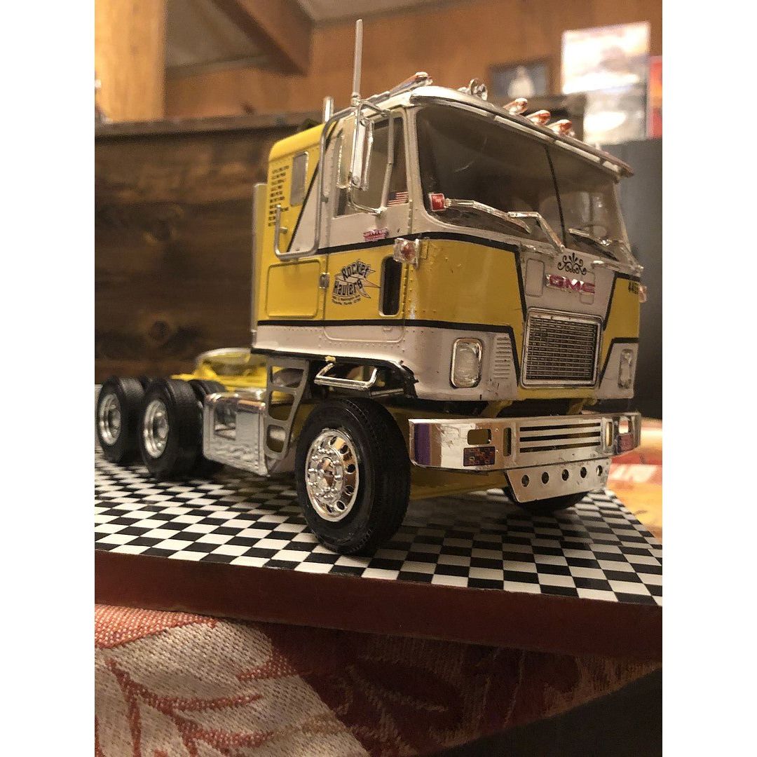 Moebius Models 1/25 Scale Semi Wheels/Tires - Moebius - ModelCars.com