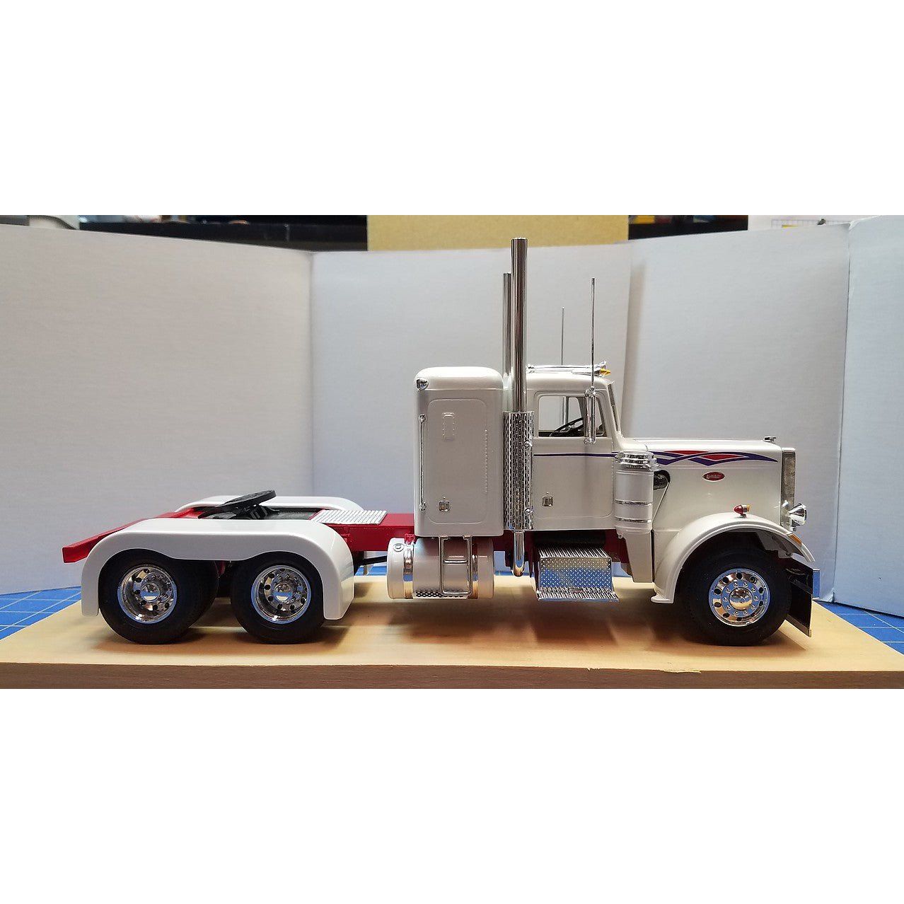 Moebius Models 1/25 Scale Semi Wheels/Tires - Moebius - ModelCars.com