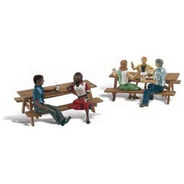 N OUTDOOR DINING - WOODLAND SCENICS - ModelCars.com