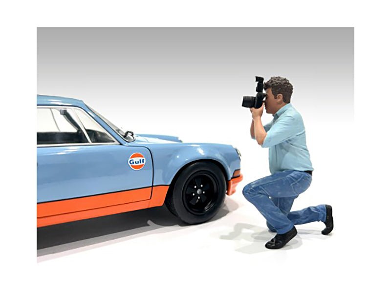 "Photographers" Figure #3 for 1/18 Scale Models by American Diorama-American Diorama-ModelCars.com