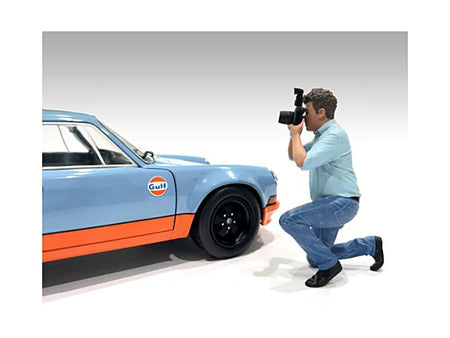 "Photographers" Figure #3 for 1/18 Scale Models by American Diorama-American Diorama-ModelCars.com