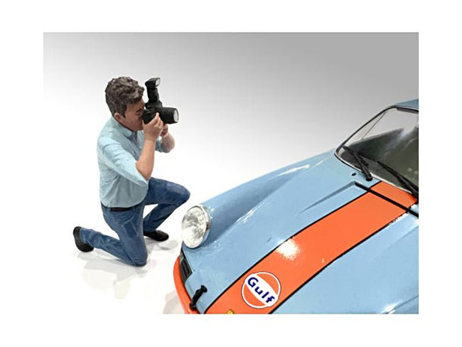"Photographers" Figure #3 for 1/18 Scale Models by American Diorama-American Diorama-ModelCars.com