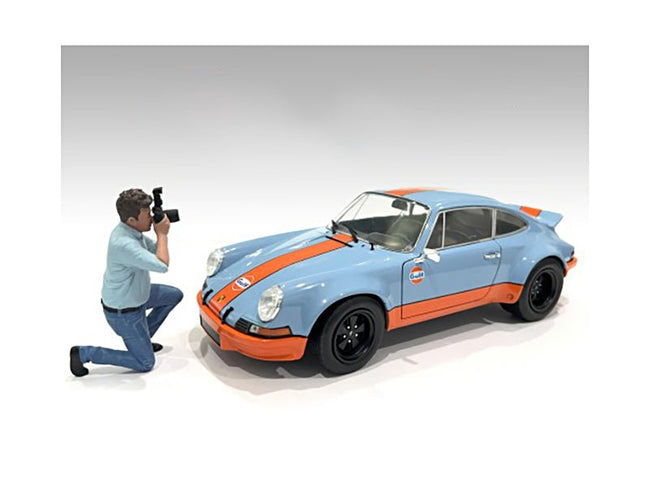 "Photographers" Figure #3 for 1/18 Scale Models by American Diorama-American Diorama-ModelCars.com