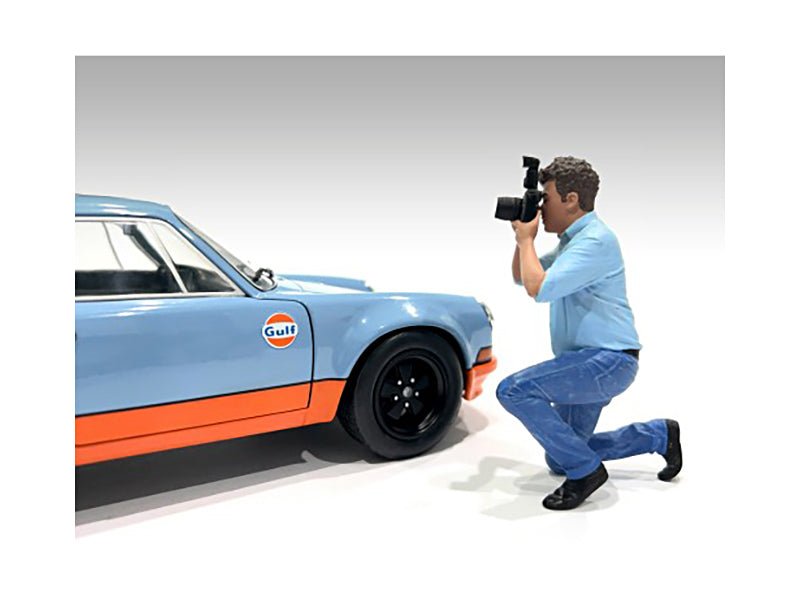 "Photographers" Figure #3 for 1/24 Scale Models by American Diorama-American Diorama-ModelCars.com