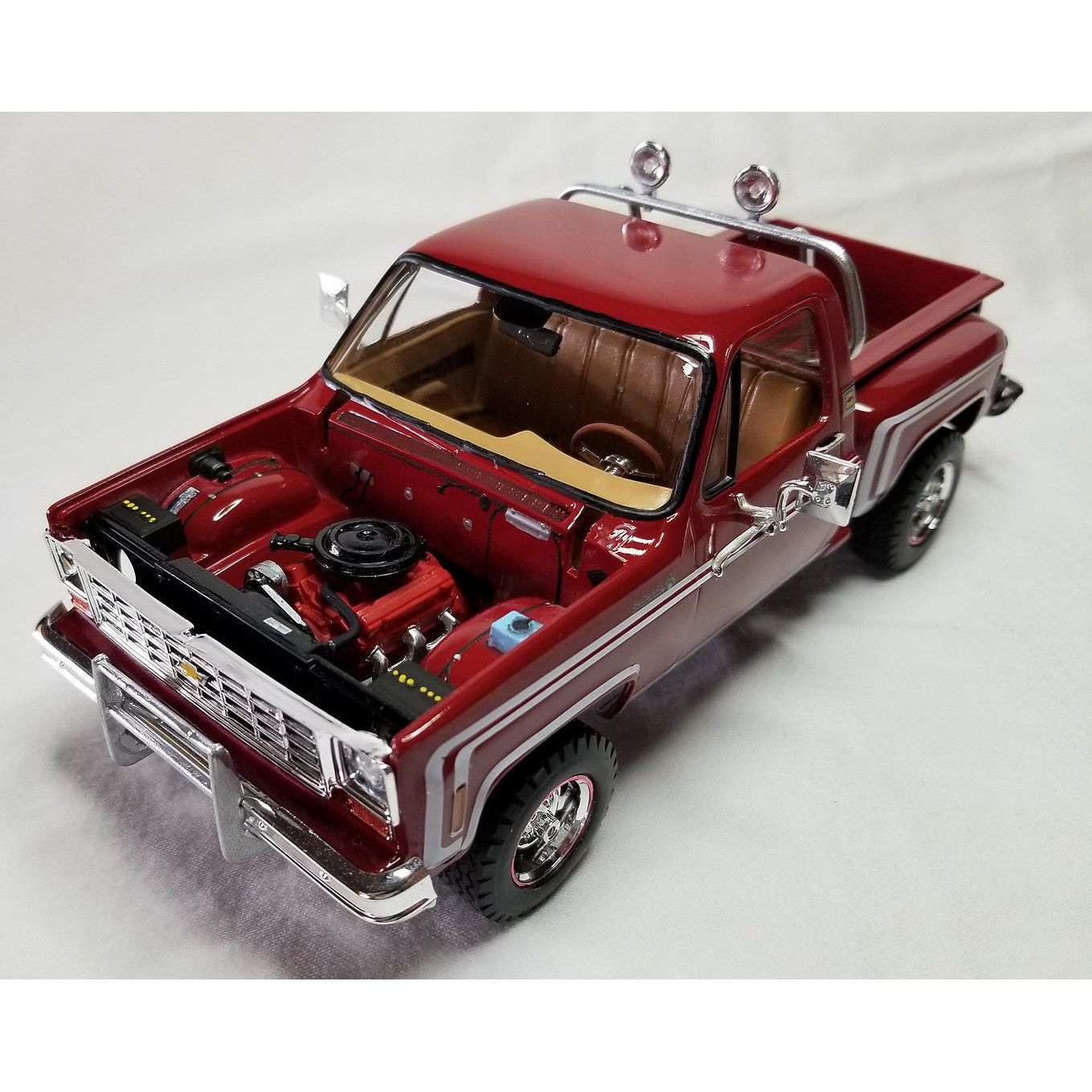 Revell 1/24 1976 Chevy Sport Stepside Pickup 4X4 - Revell - ModelCars.com