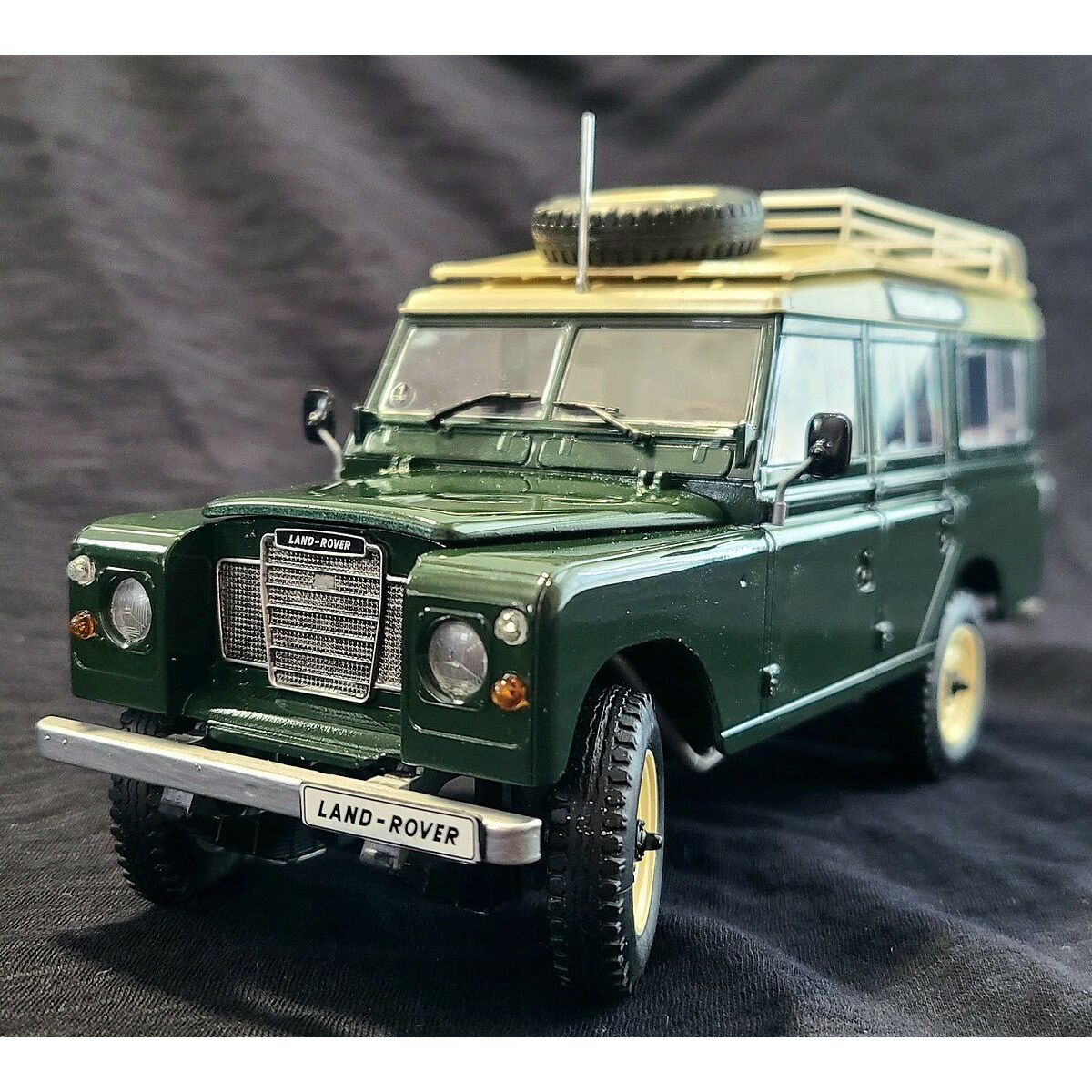 Revell 1/24 Land Rover Series III - Revell - ModelCars.com