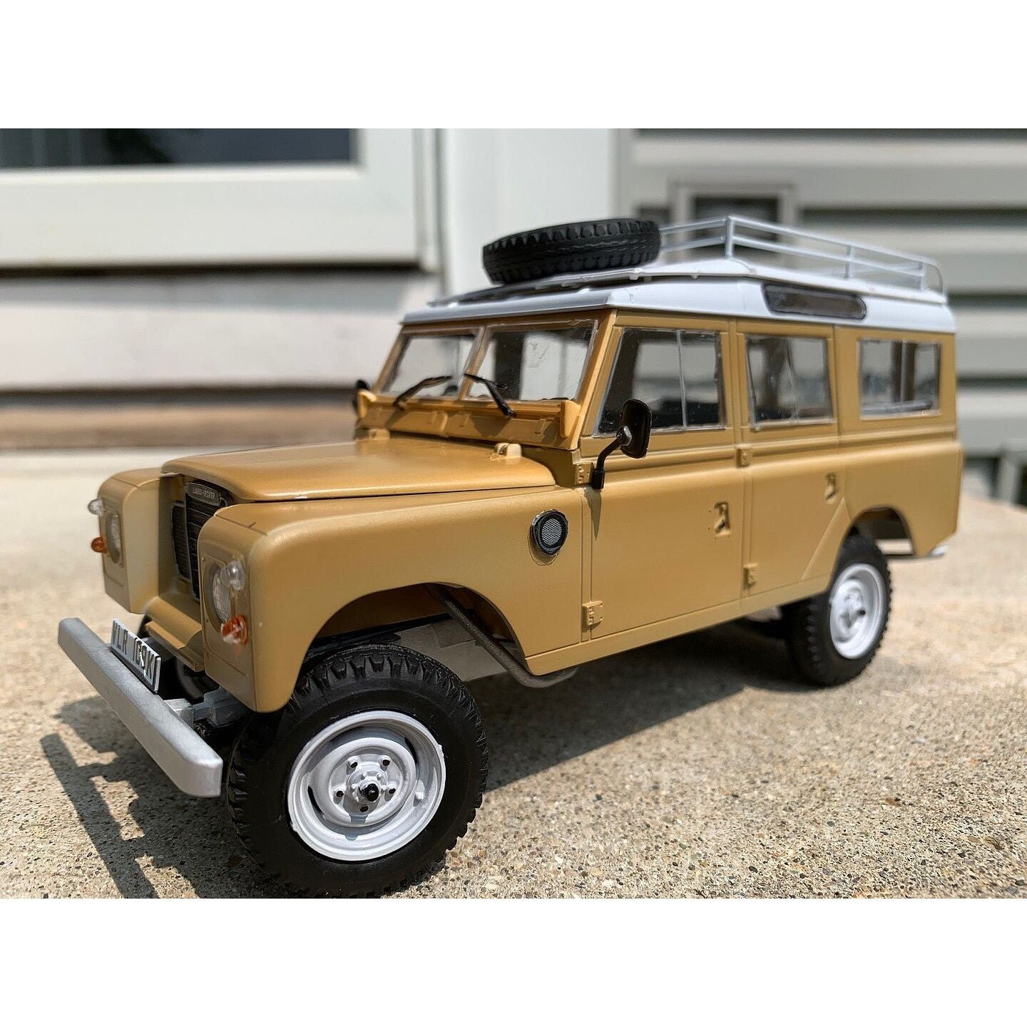 Revell 1/24 Land Rover Series III - Revell - ModelCars.com