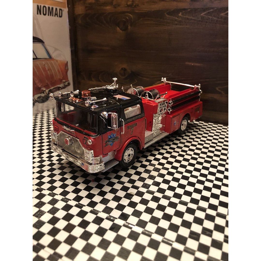 Revell 1/32 Mack Fire Pumper - Revell - ModelCars.com