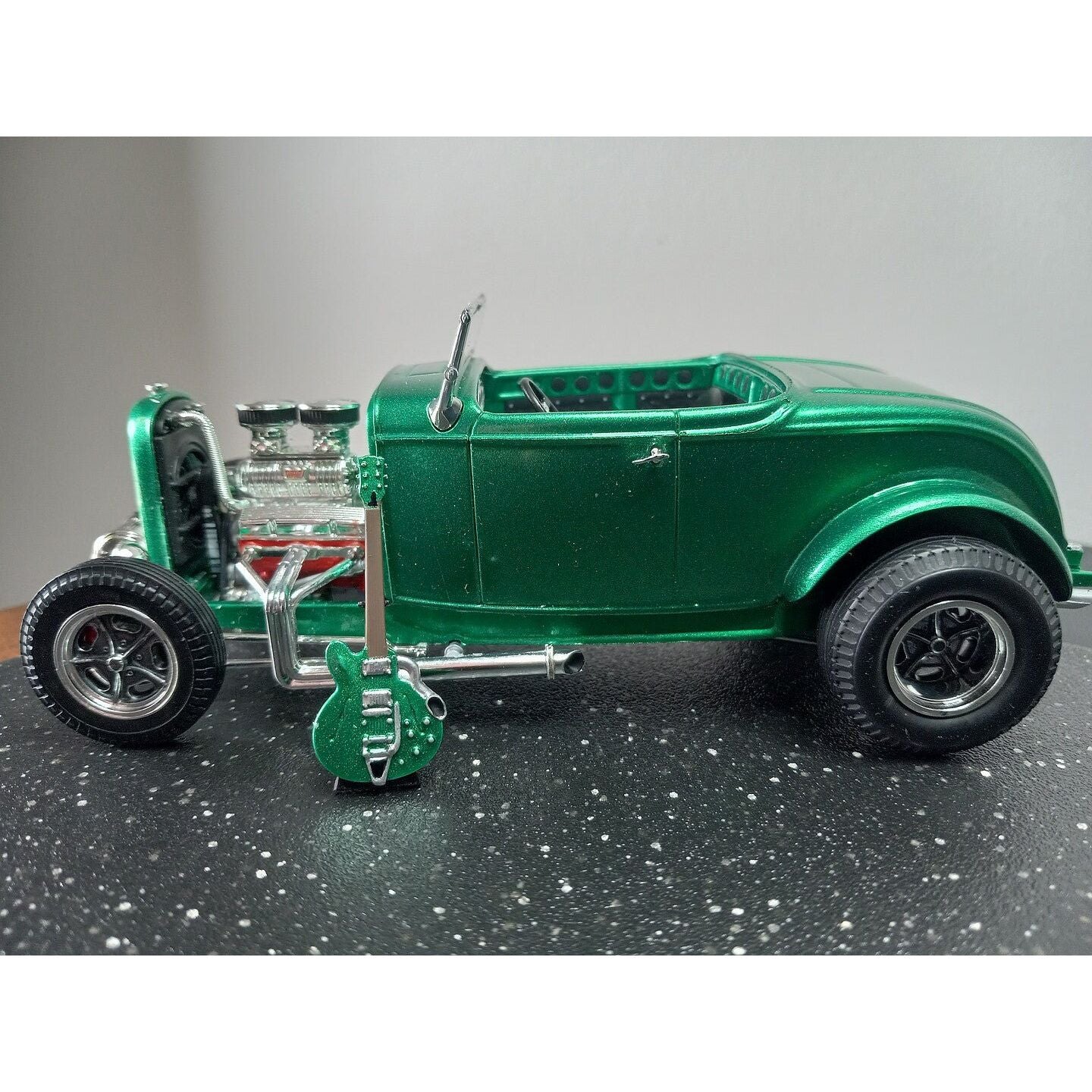 Revell 1932 Ford Roadster 1/25 Scale Model Kit - Revell - ModelCars.com