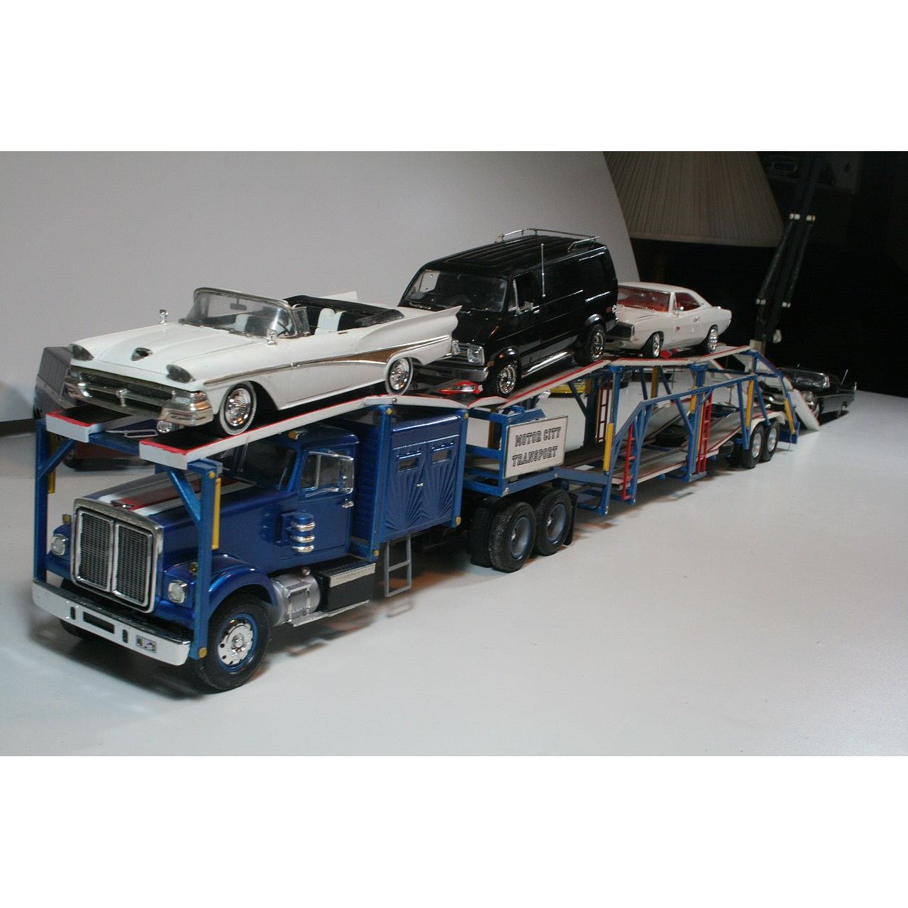 Revell Auto Transport Trailer 1/25 Scale Model Kit - Revell - ModelCars.com