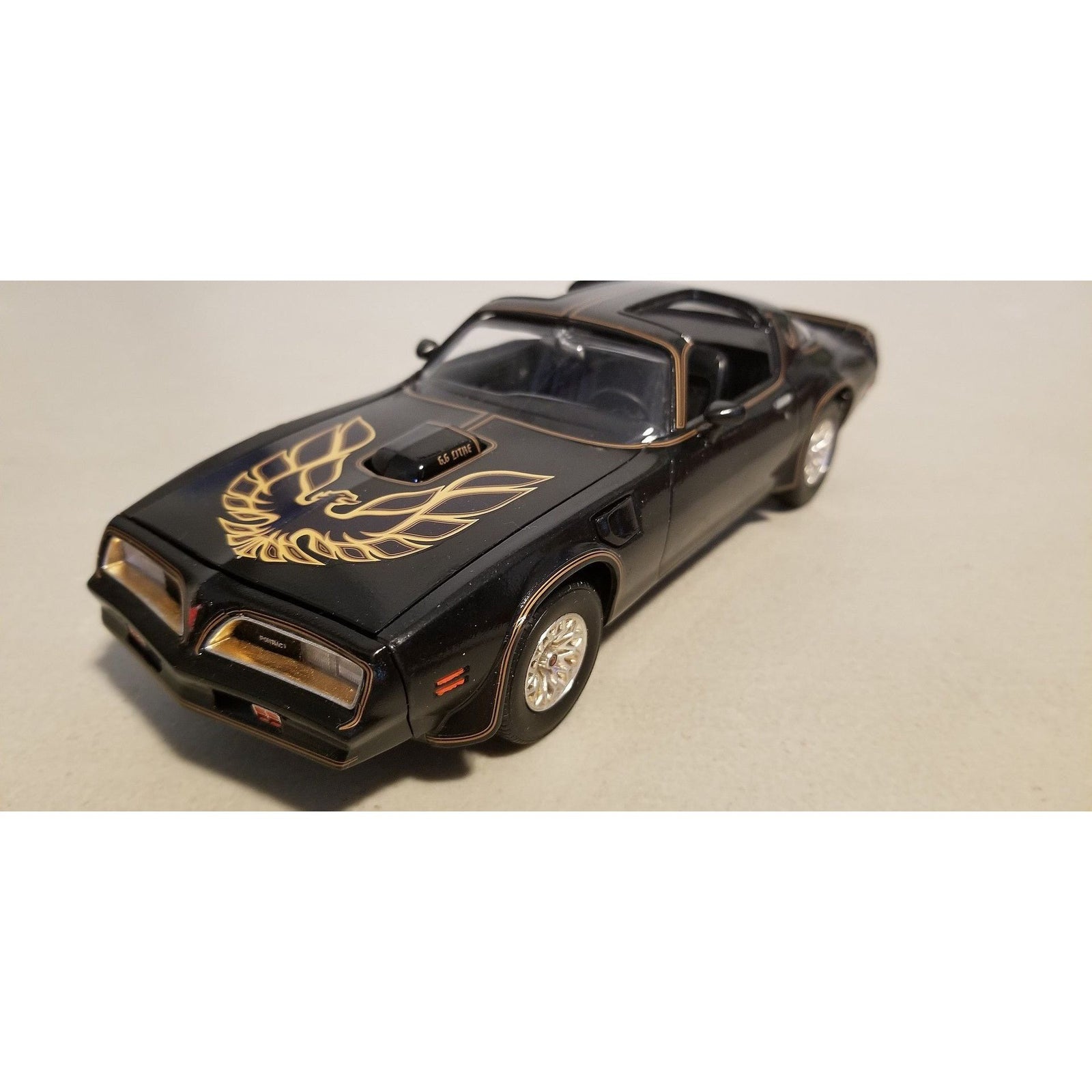 Revell Germany 1/25 Smokey/Bandit 1977 Pontiac Firebird - Revell - ModelCars.com