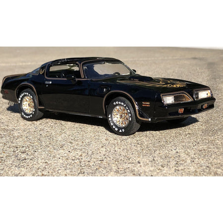 Revell Germany 1/25 Smokey/Bandit 1977 Pontiac Firebird-Revell-ModelCars.com