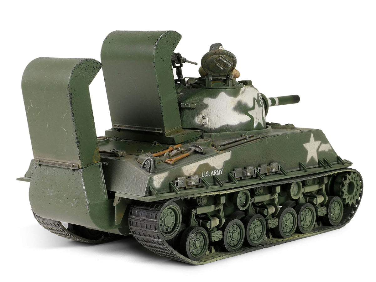 Sherman M4 (105) Howitzer Medium Tank "US Army 711th Tank Battalion Okinawa" (1945) "Engine Plus" Series 1/32 Diecast Model by Metal Proud-Metal Proud-ModelCars.com