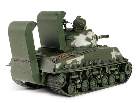 Sherman M4 (105) Howitzer Medium Tank "US Army 711th Tank Battalion Okinawa" (1945) "Engine Plus" Series 1/32 Diecast Model by Metal Proud-Metal Proud-ModelCars.com