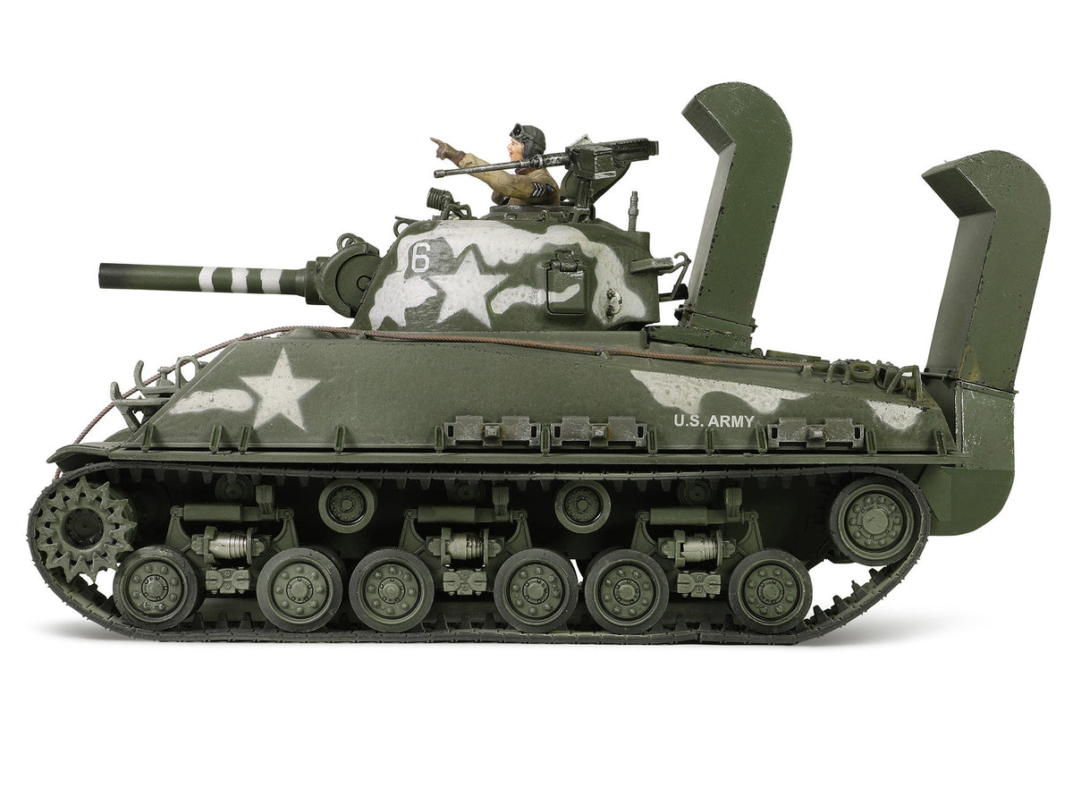 Sherman M4 (105) Howitzer Medium Tank "US Army 711th Tank Battalion Okinawa" (1945) "Engine Plus" Series 1/32 Diecast Model by Metal Proud-Metal Proud-ModelCars.com